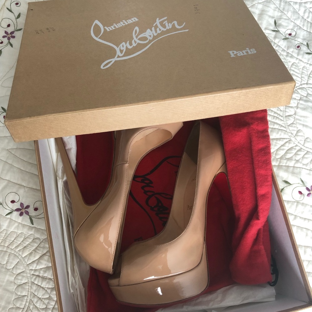 Shoes - Picture 6 of 8